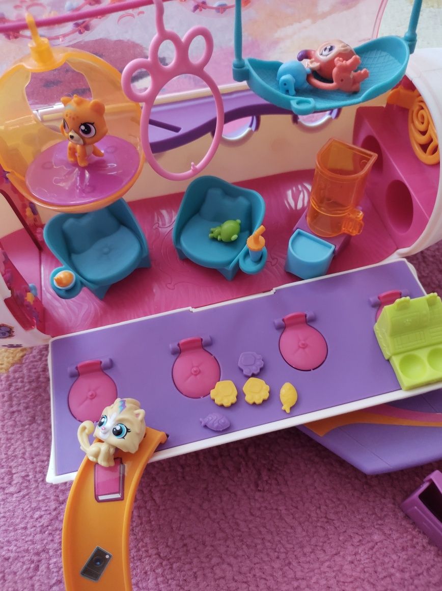 Hasbro Littlest Pet Shop Zwierzakowy Samolot