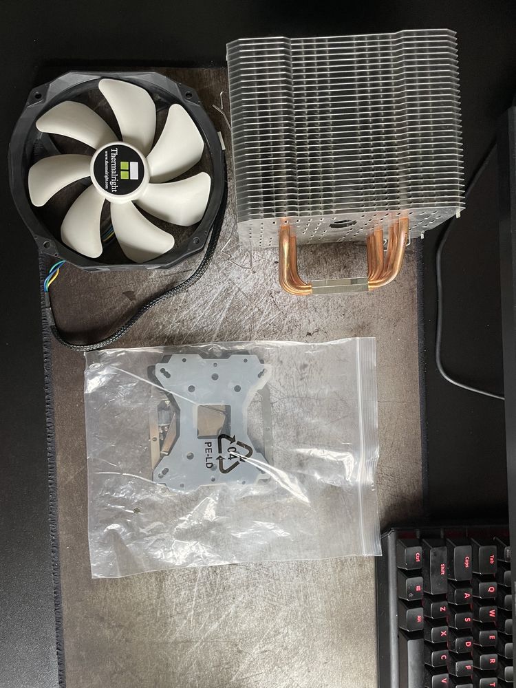Części pc (pamięć ram, radiator, procesor)