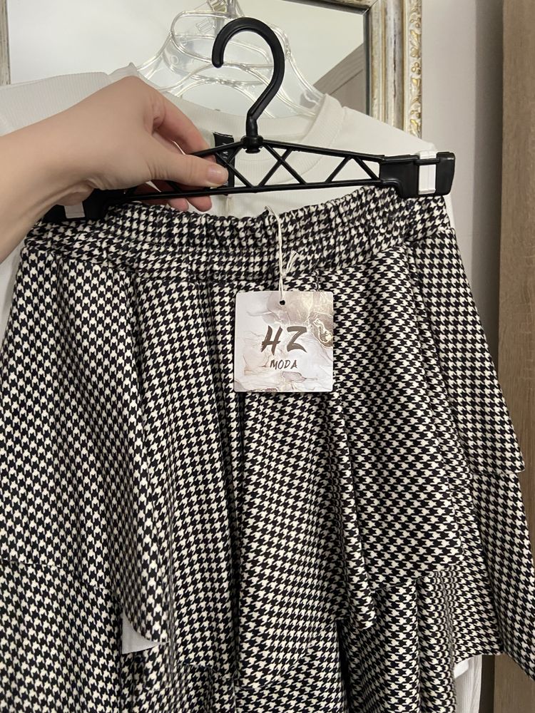 Zestaw sweterkowy spódniczka  sweter top bluzka pepitka czarna biala