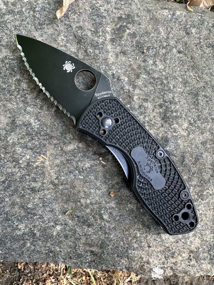 Нож Spyderco Ambitious FRN Black Serrated