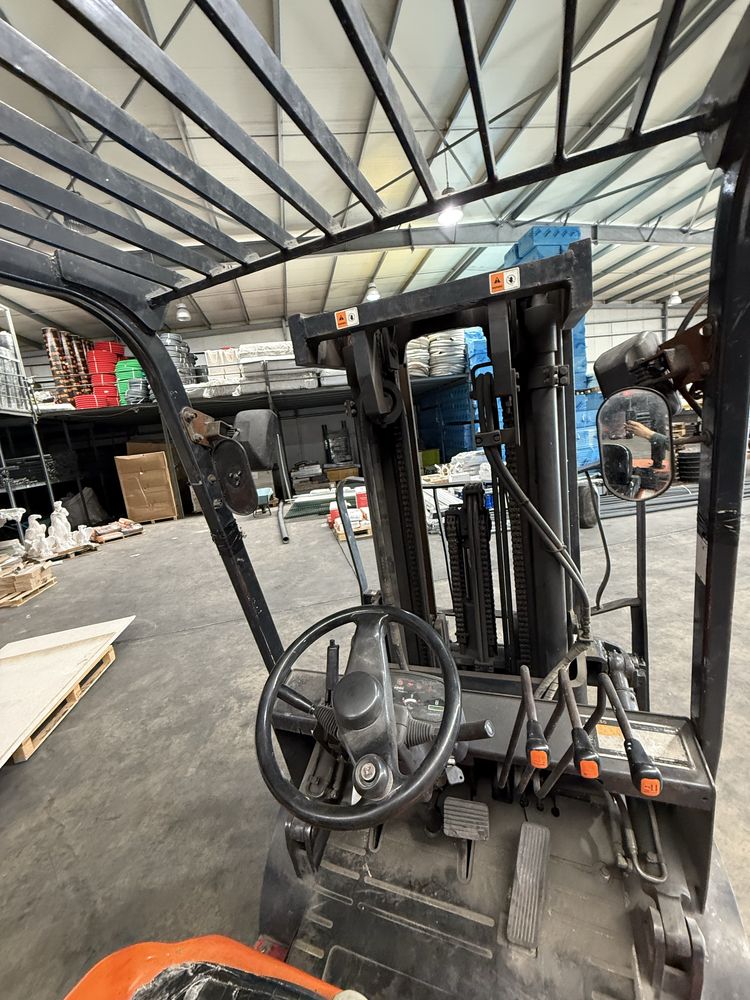 Empilhador doosan 2.5T