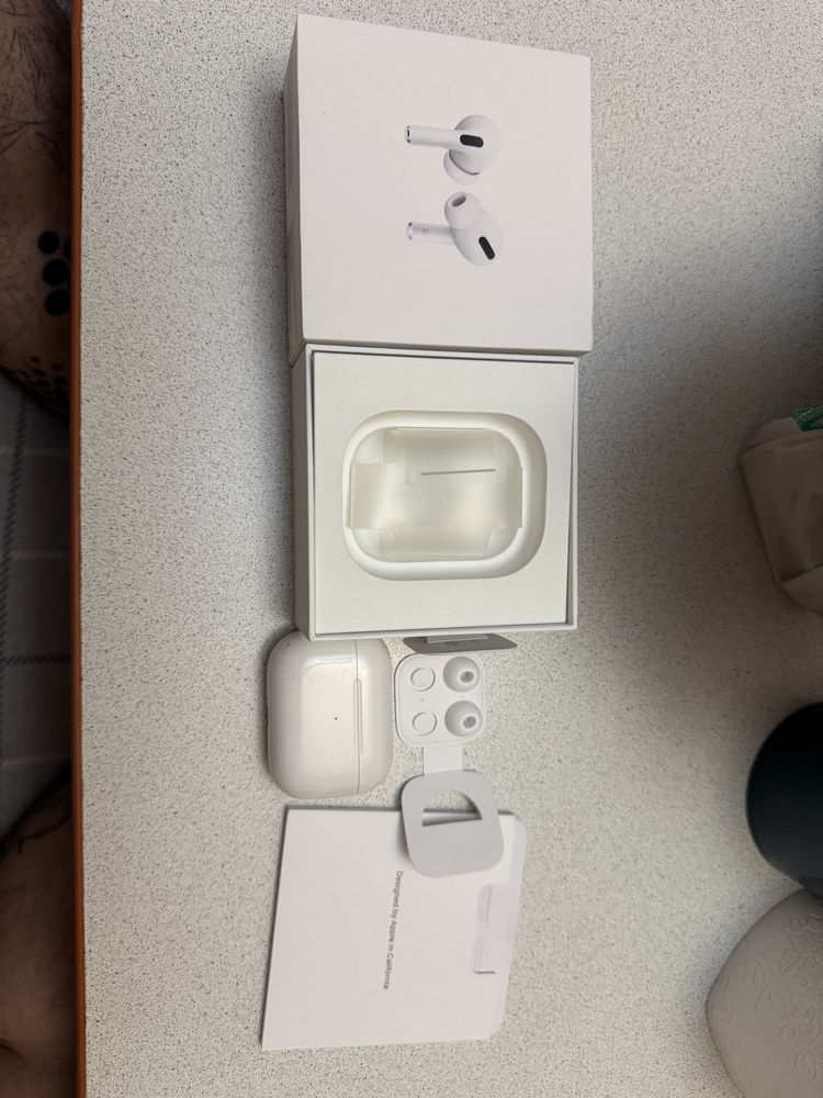 Airpods pro лівий навушник та кейс