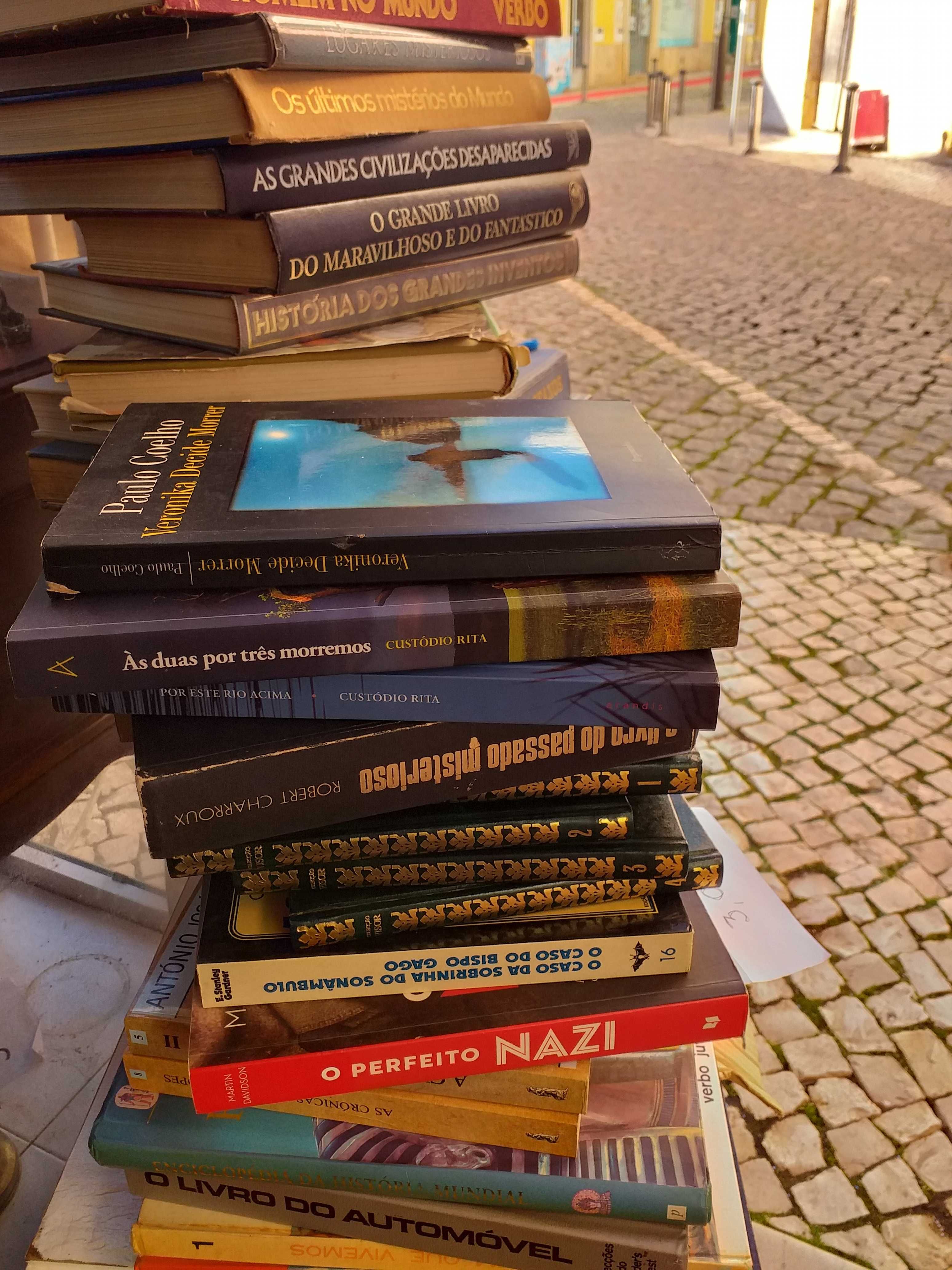 Vendo livros a 3,00 euros cada