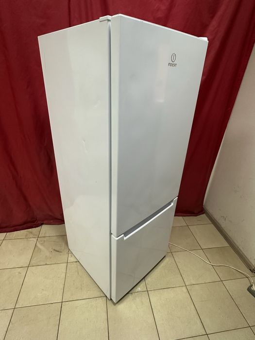 Хололильник Indesit B 15 SBW