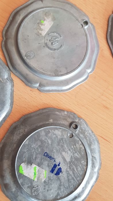 Dekoracyjne  talerze cynowe