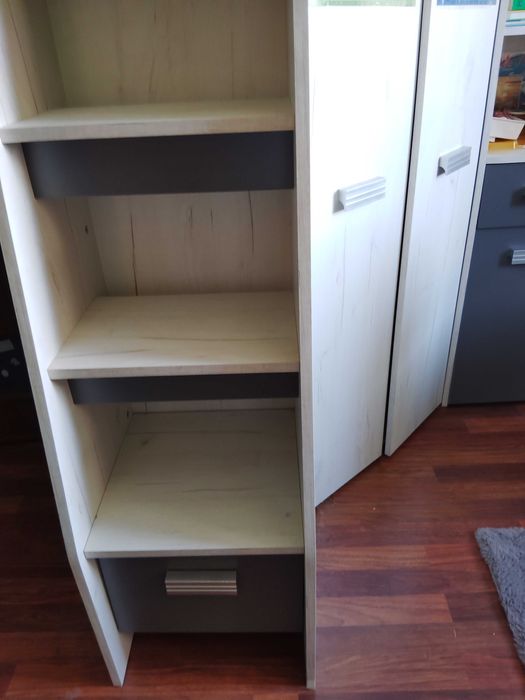 Łóżko piętrowe z biurkiem