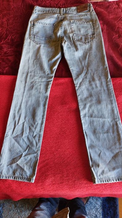 3 pares de calças de marca como novas 15 € o par ou 40 € o conjunto