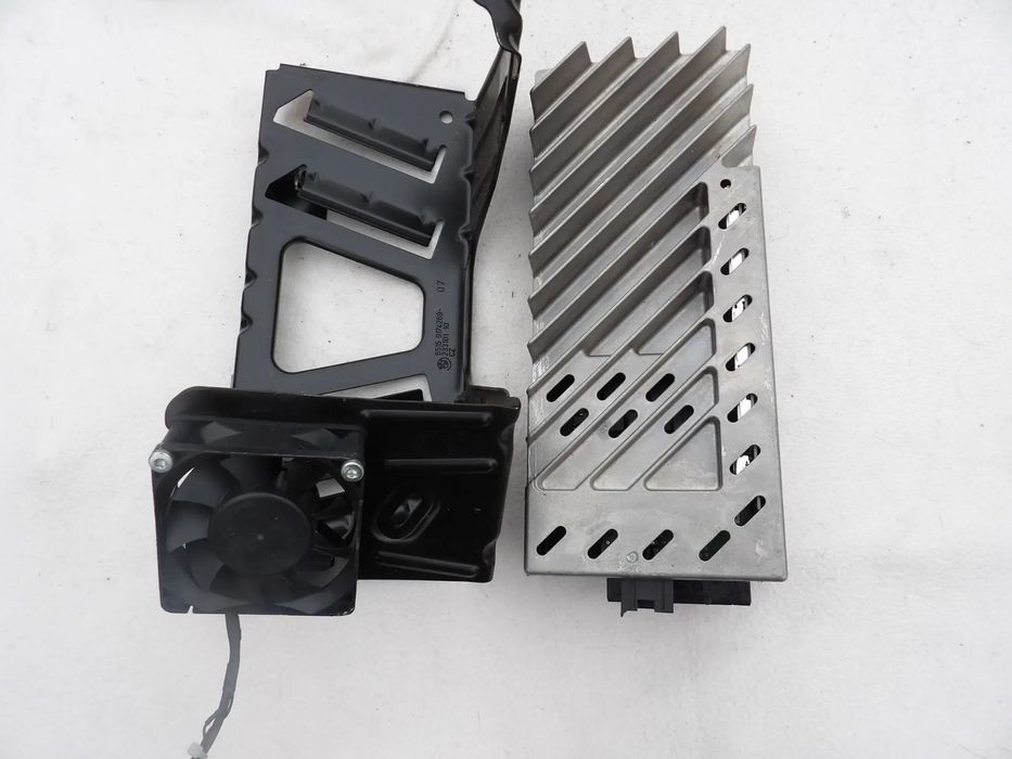 BMW - F10,F12,F06,F07 - WZMACNIACZ HARMAN KARDON - 9264953