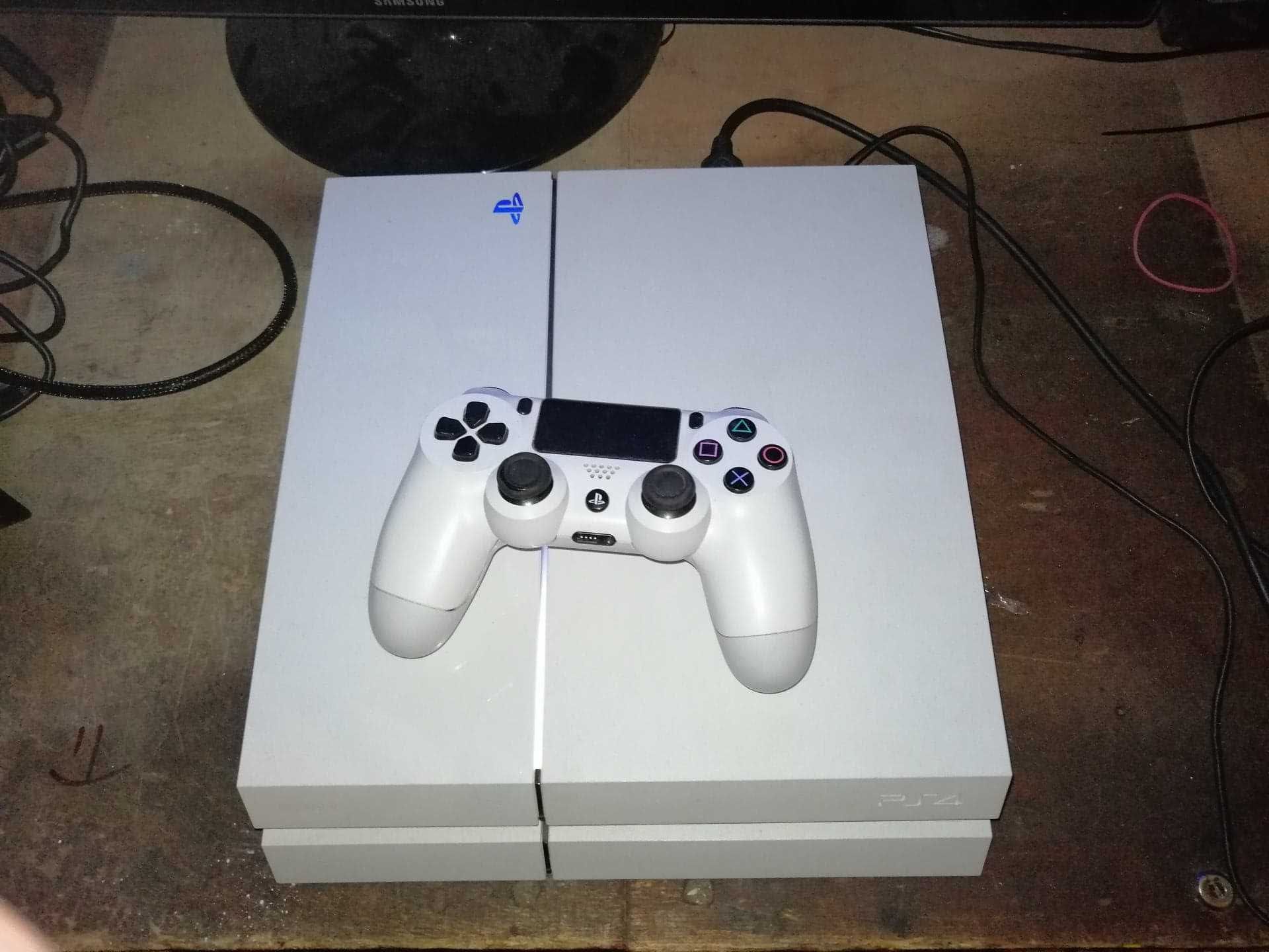 Konsola Ps4 Fat 500GB Biała Stan Idealny + Wymianna
