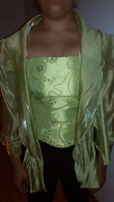 corpete / top de cerimónia pode ter alças.