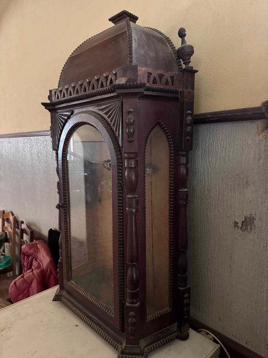 Santuário em madeira maciça, obra de colecionador ( 150 anos)