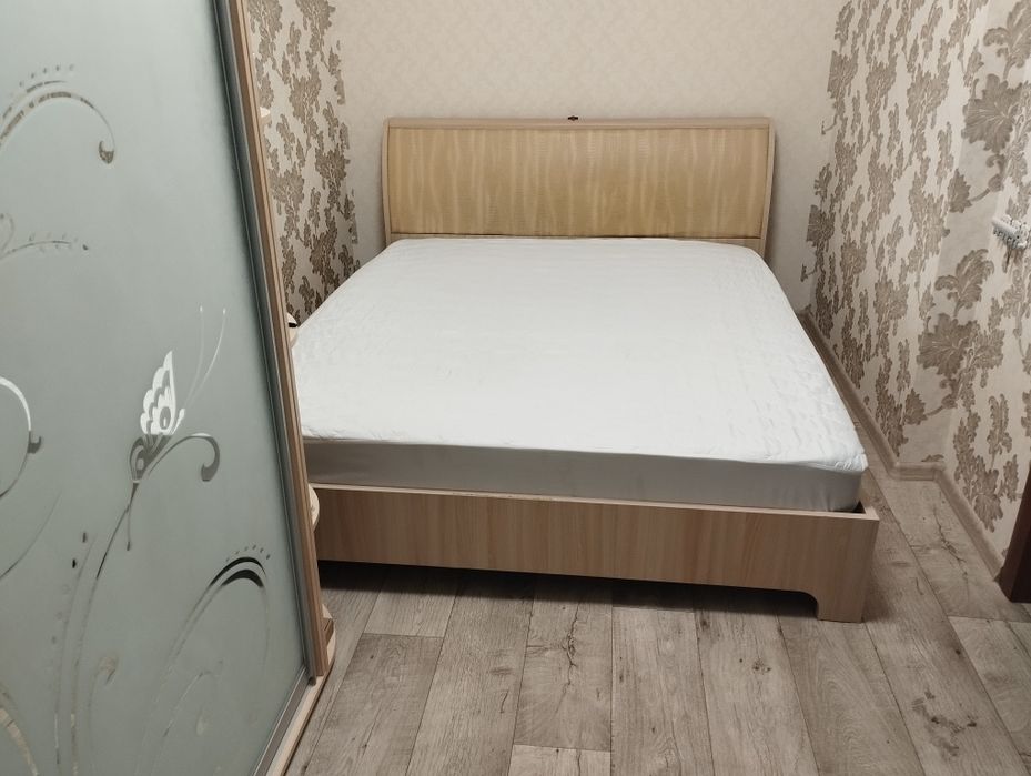 Кровать с матрасом