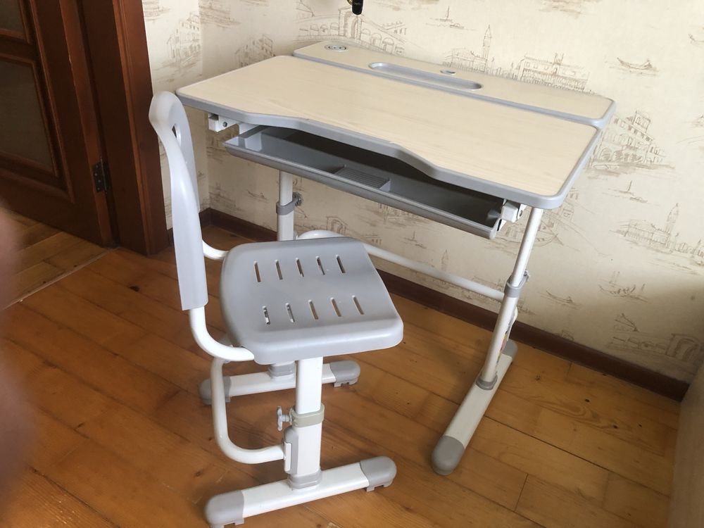 Продам дитячу парту