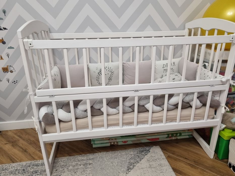 Дитяче ліжечко з матрацом