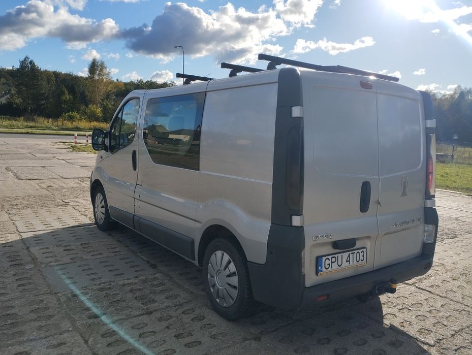 Opel Vivaro 2002/ 1 wlasciciel / 6 osobowy bragadówka zabudowa holende