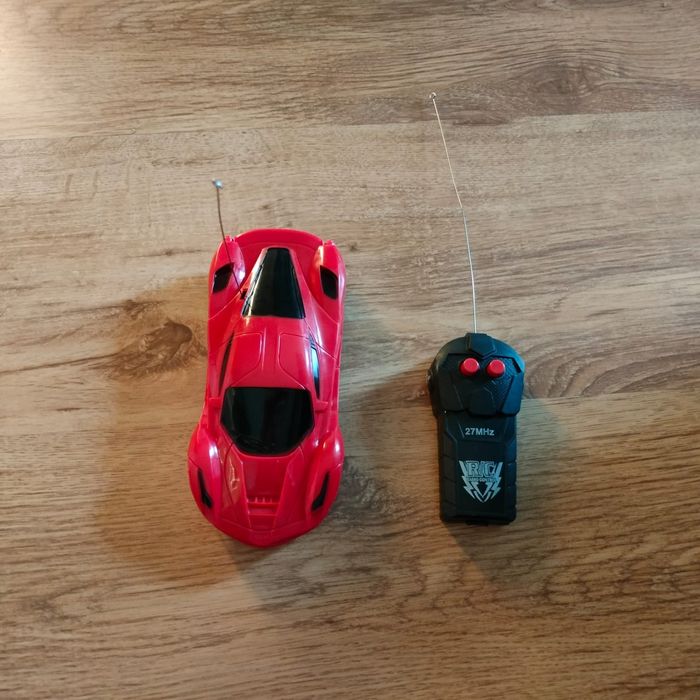 Zdalnie sterowane auto