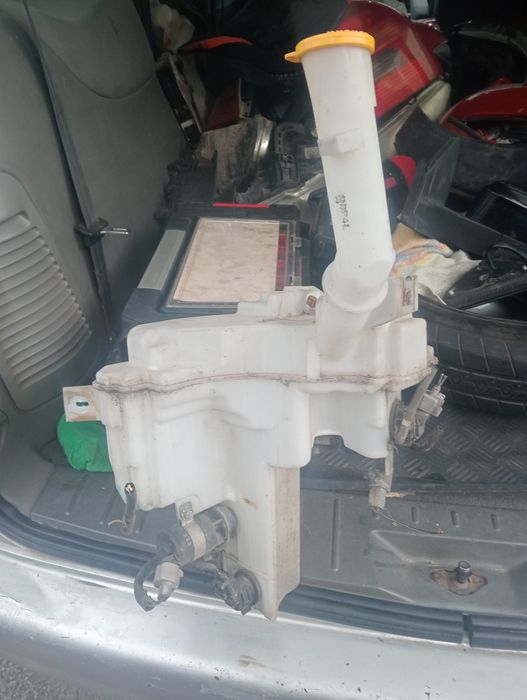 Бачок омывателя Mazda 6 GG Mazda MPV Мазда 3 ВК седан хечбек