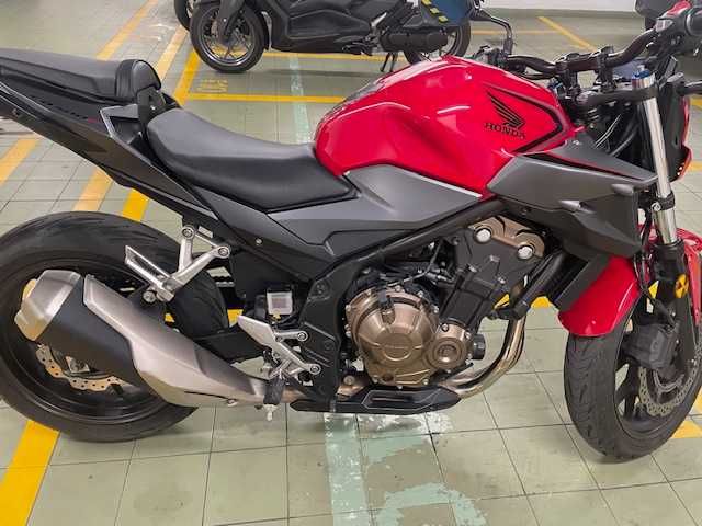 Moto CB500F 2021 vermelha