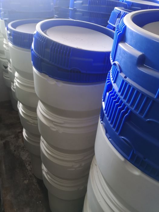 Beczki plastikowe 160l