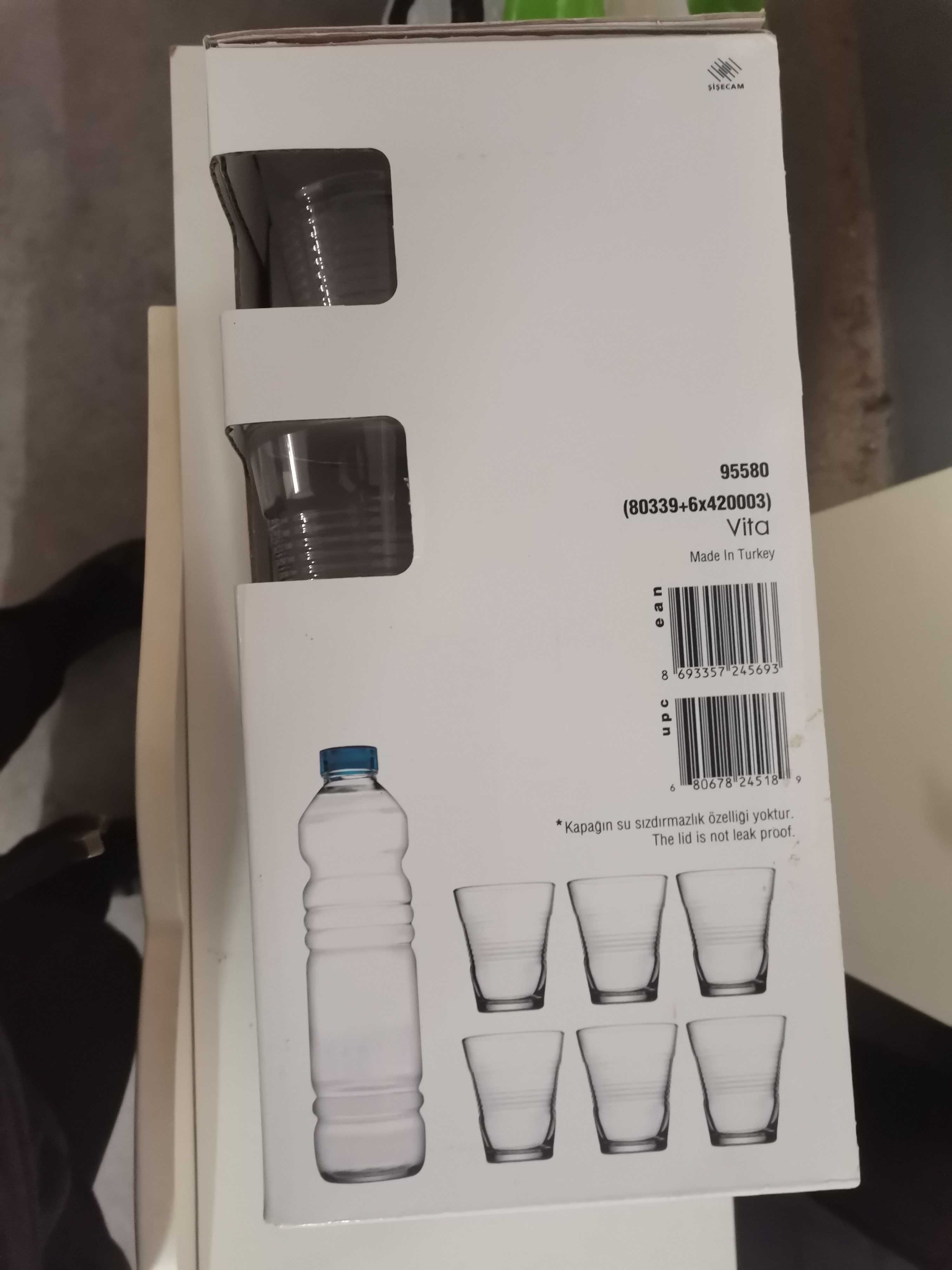 Conjunto de Garrafa e Copos