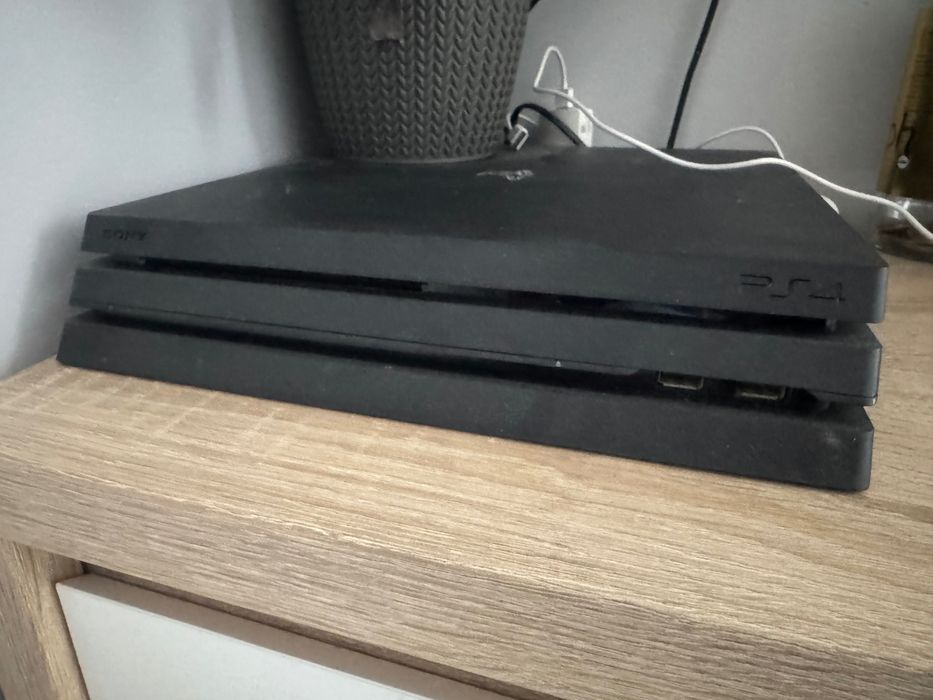 Play Station 4 Pro 1 TB
