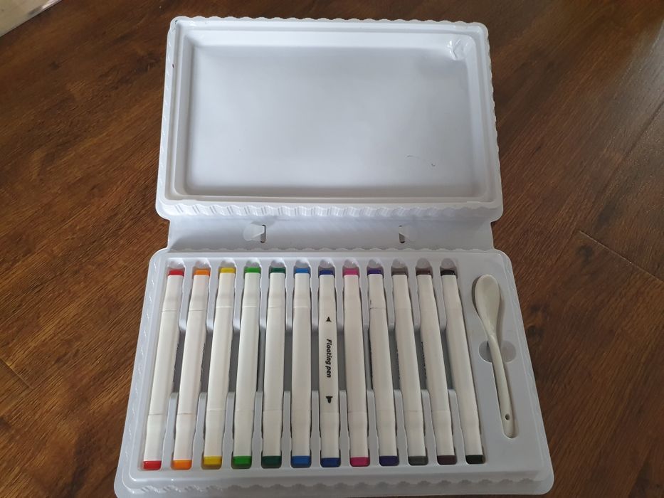 Markery pisaki wodne magiczne malowanie na wodzie mazaki 12 łyżka