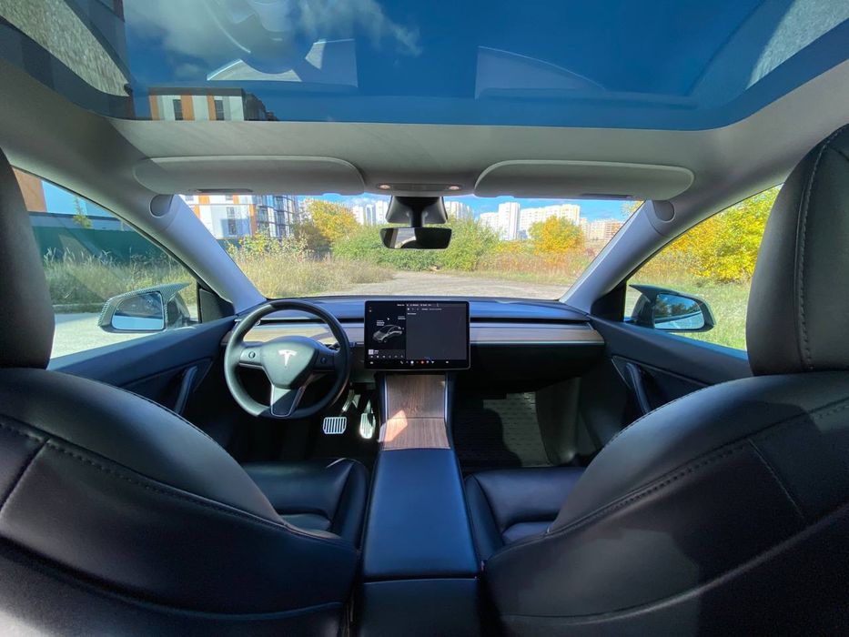 Tesla model Y 2021