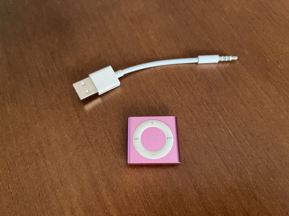 Apple iPod Shuffle A1373 2GB 4th Gen