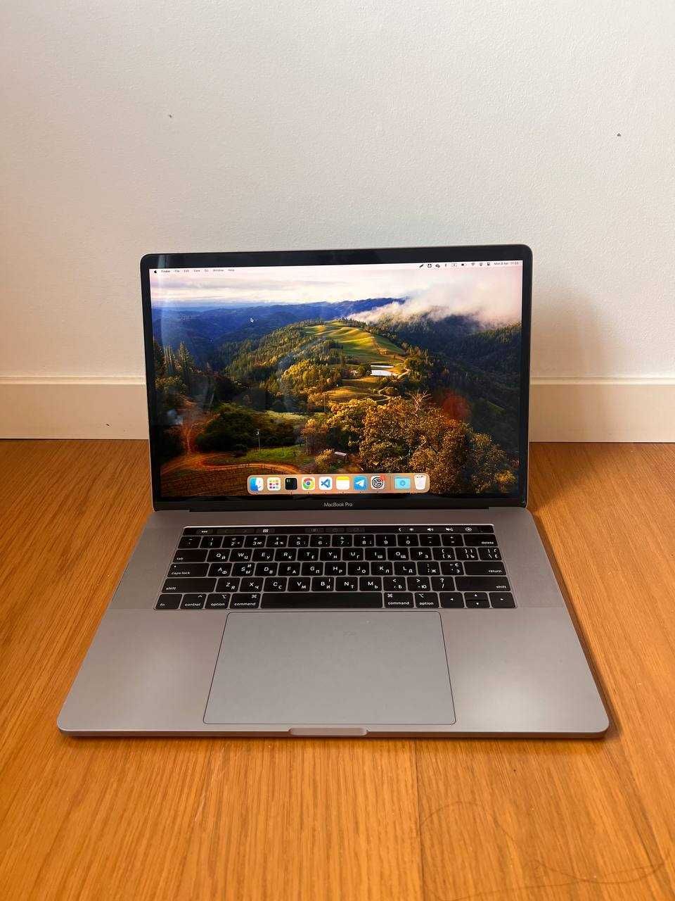 MacBook pro 2018 15,4 1TB 32GB
