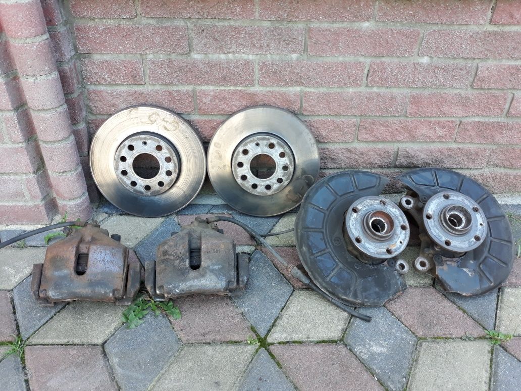Цапфа Поворотний кулак полуось VW Passat B6 B7 Golf 5 Jetta 5 Golf 5+