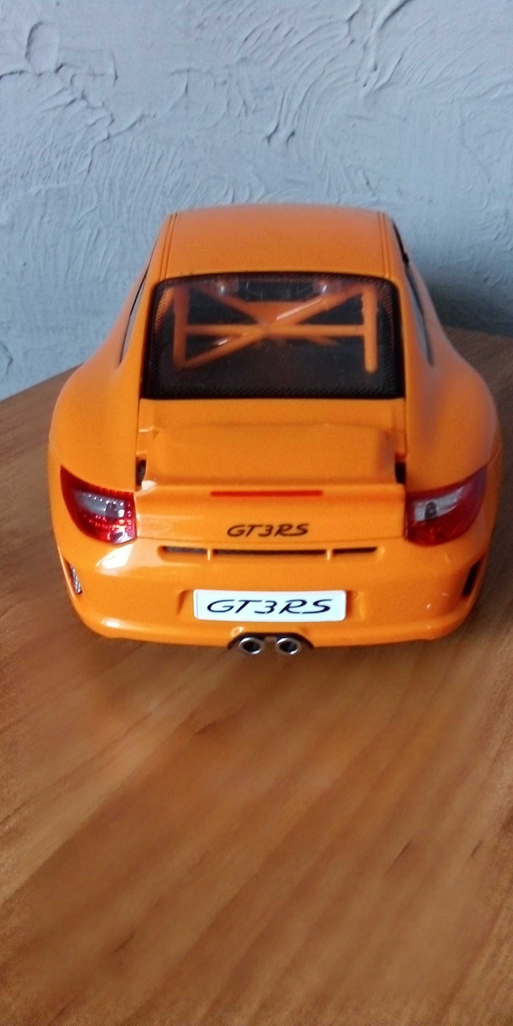 Samochód Porsche GT3 RS na Pilota