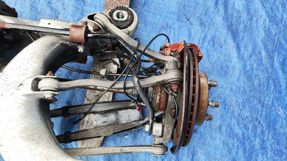 BELKA ZAWIESZENIA SANKI WAHACZ WAHACZE AIRMATIC ZWROTNICA PIASTA PÓŁOŚ ZAWIESZENIE PRAWY TYŁ MERCEDES CLS W219 W211 3.5 V6 CGI