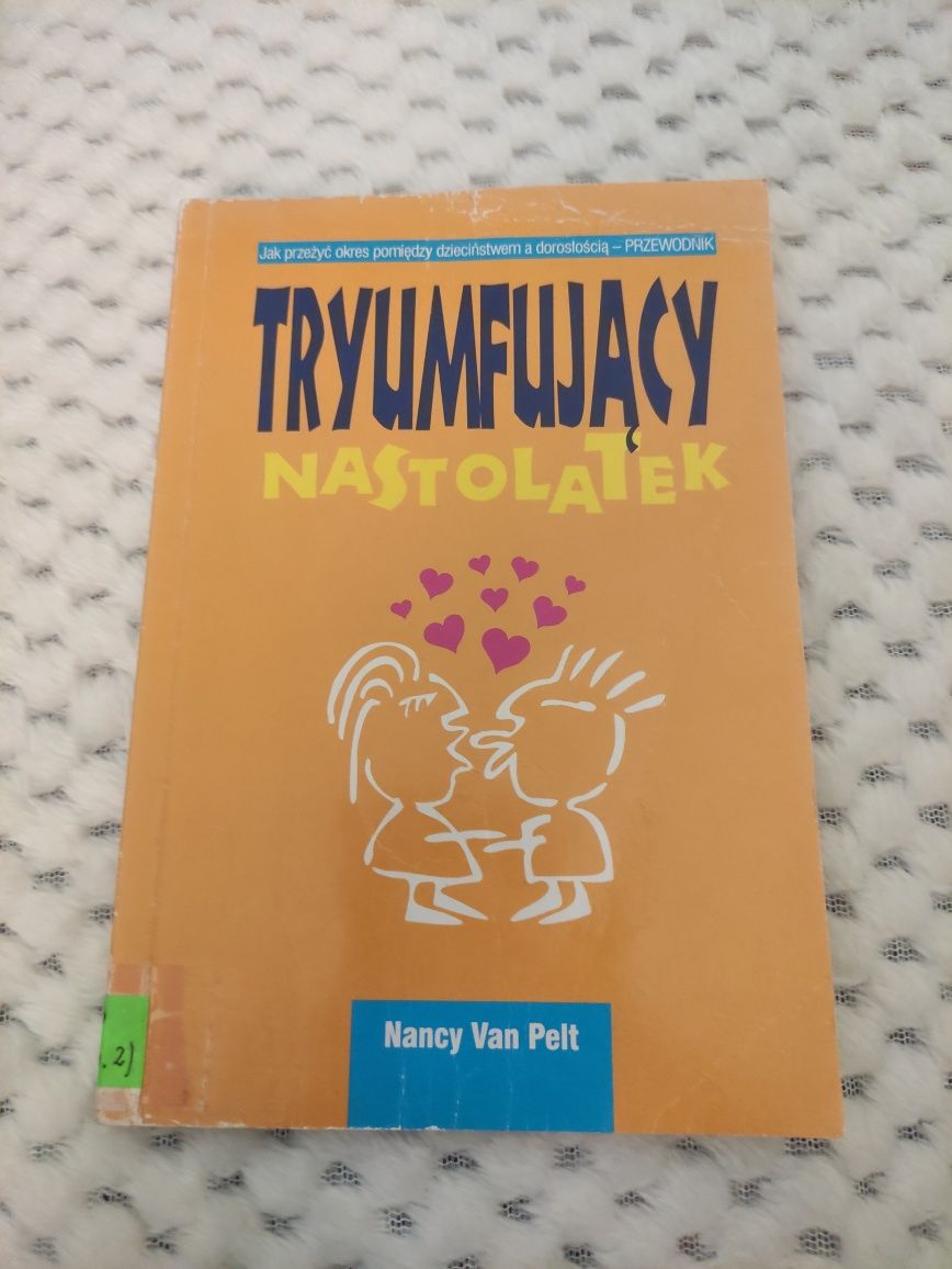 Tryumfujący nastolatek