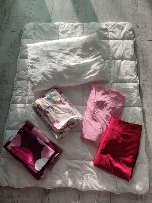 Zestaw mata edukacyjna łóżeczko dziecięce 60x120 pościel kołdra