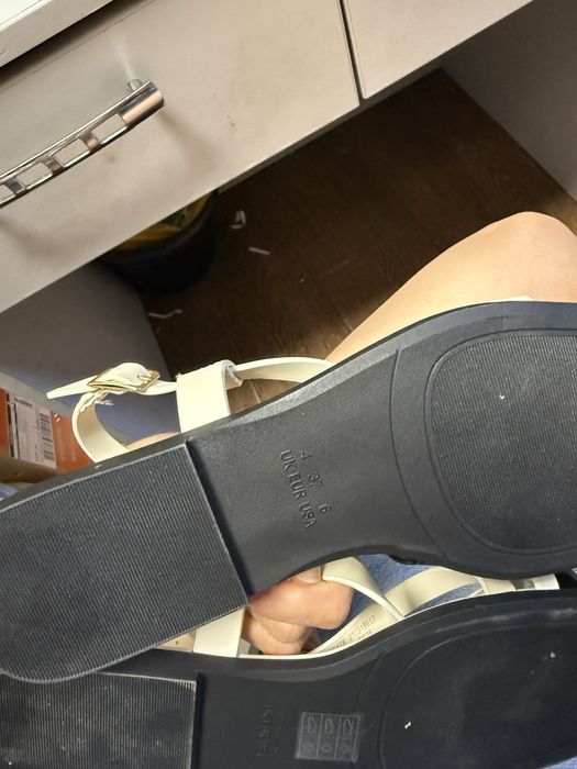 Сандалі 38 розмір