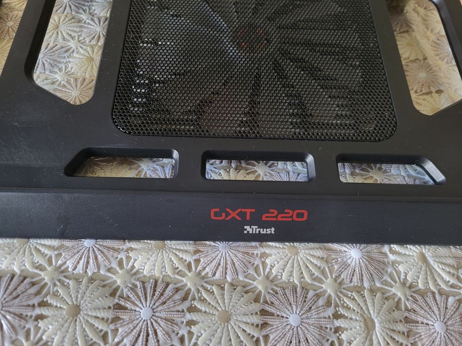 Охлаждающей подставка для ноутбука.