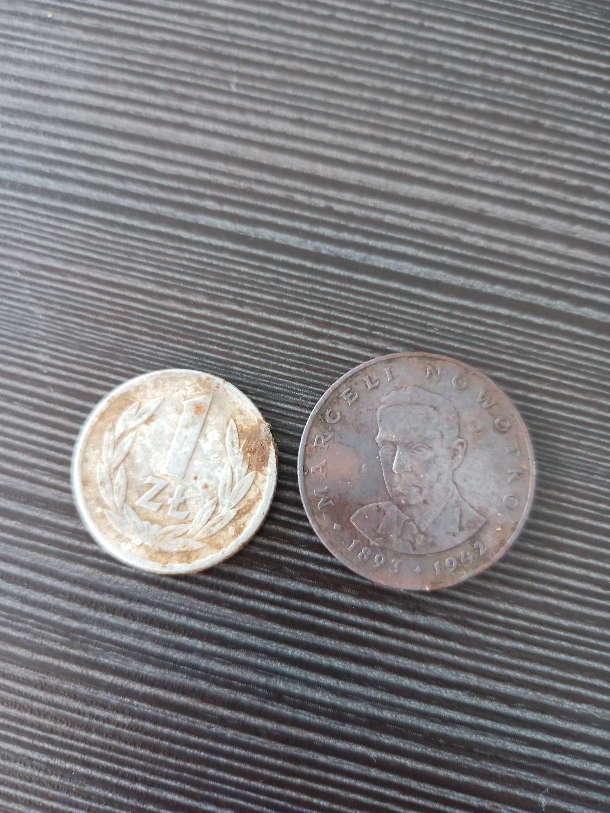 dwie monety
1 złoty 1966 rok
20 złotych 1977 rok