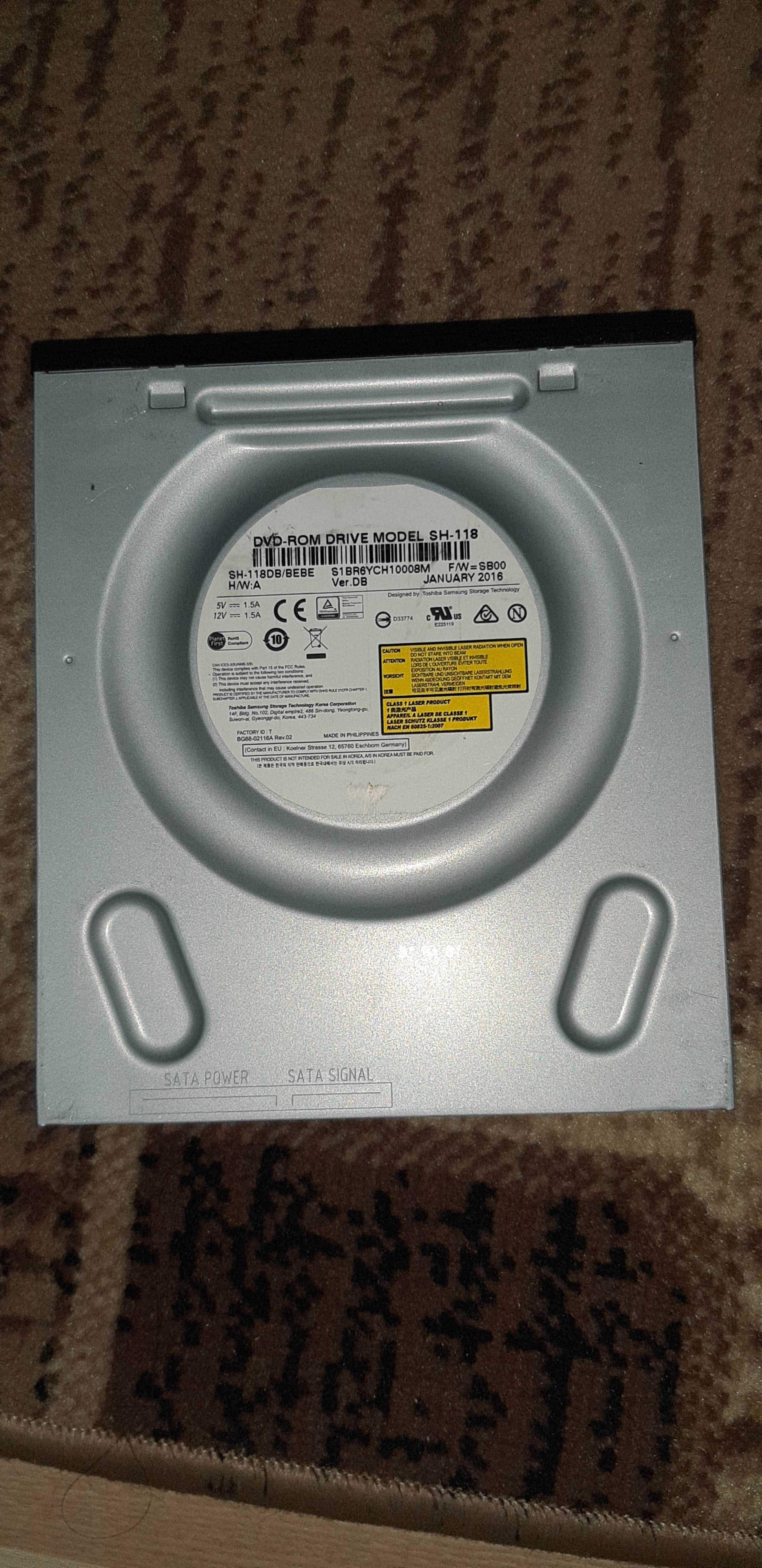 Дисковод Toshiba TSSTcorp DVD-ROM SH-118AB SATA