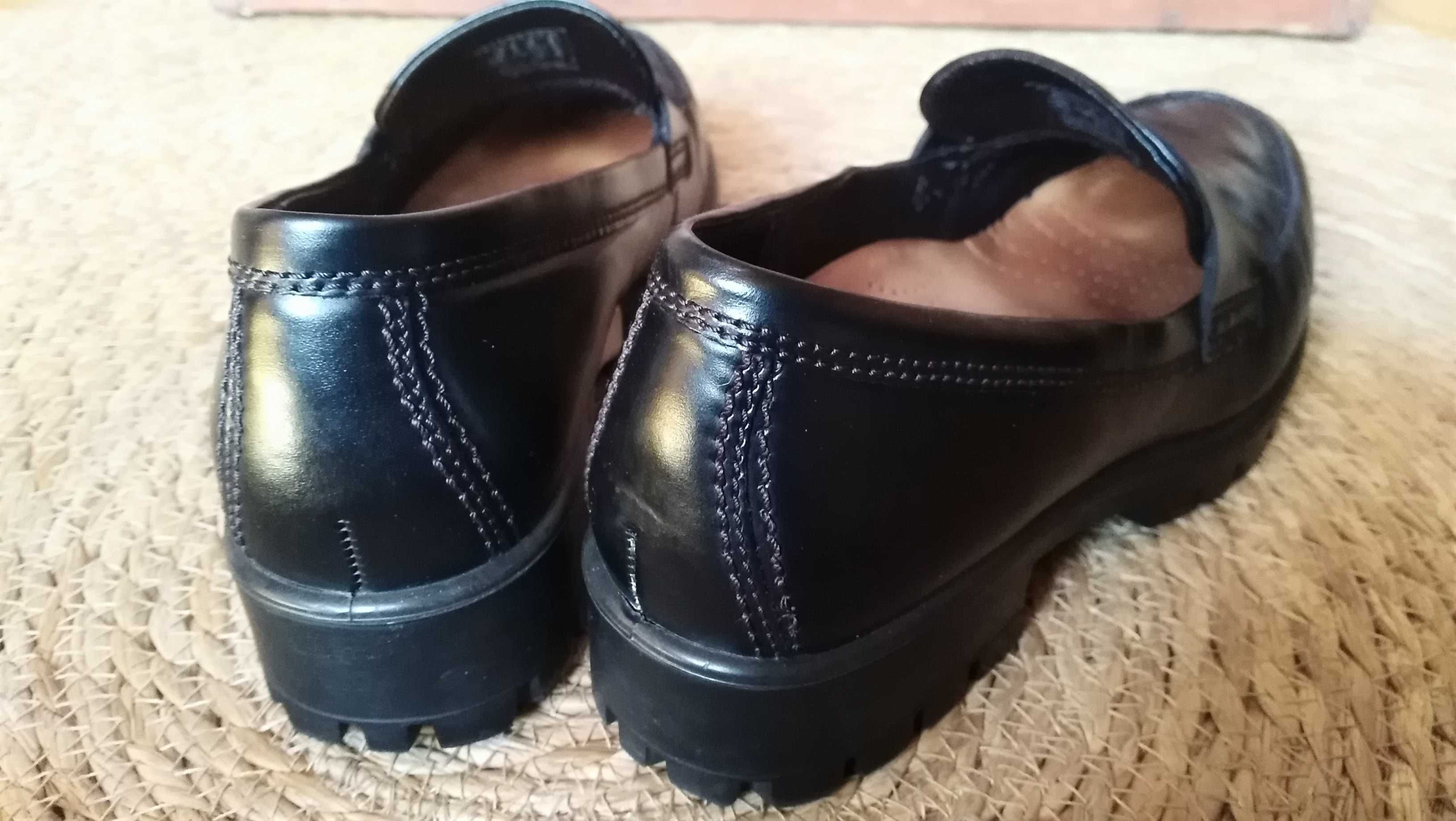 ECCO  Tray Tech czarne damskie mokasyny loafersy skóra r.38