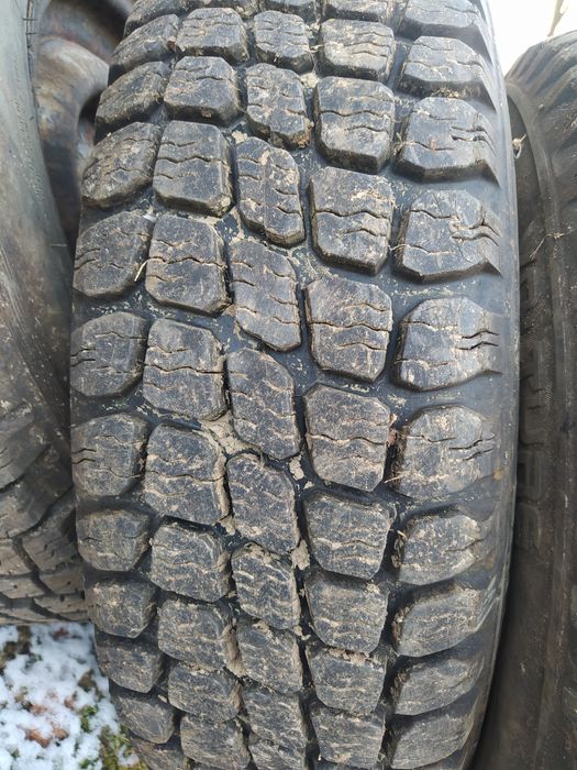 Продам резину 235.75.р15