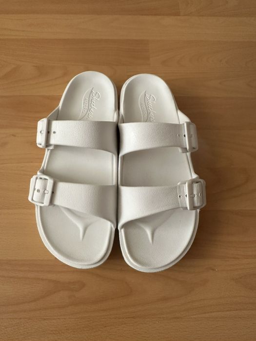 Нові шльопки  Skechers ArchFit