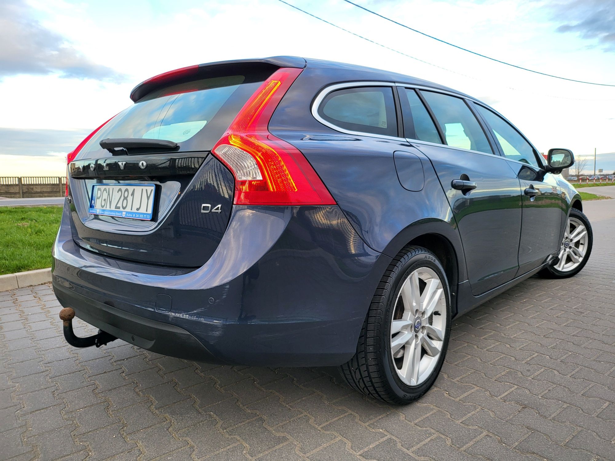 Rodzinne Volvo V60 2012r 2.0 D4 163km - Bardzo Bogata wersja - Alu 17