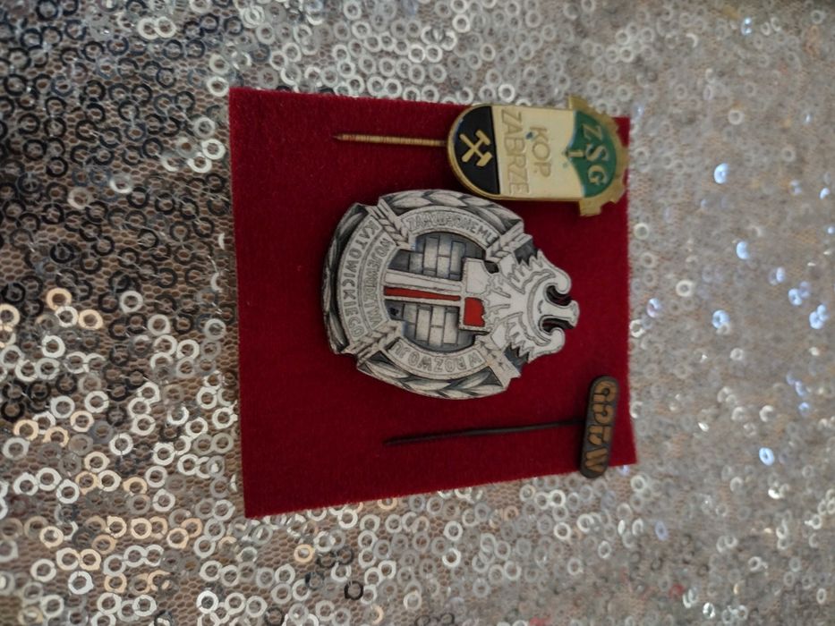 Odznaka i wpinki PRL