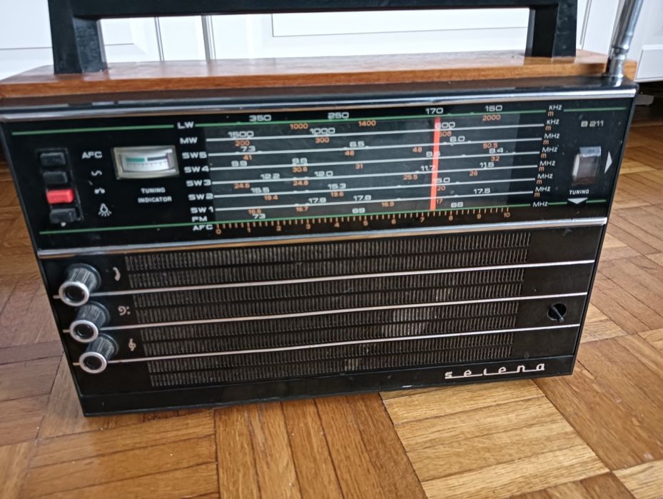 Radio Selena B211