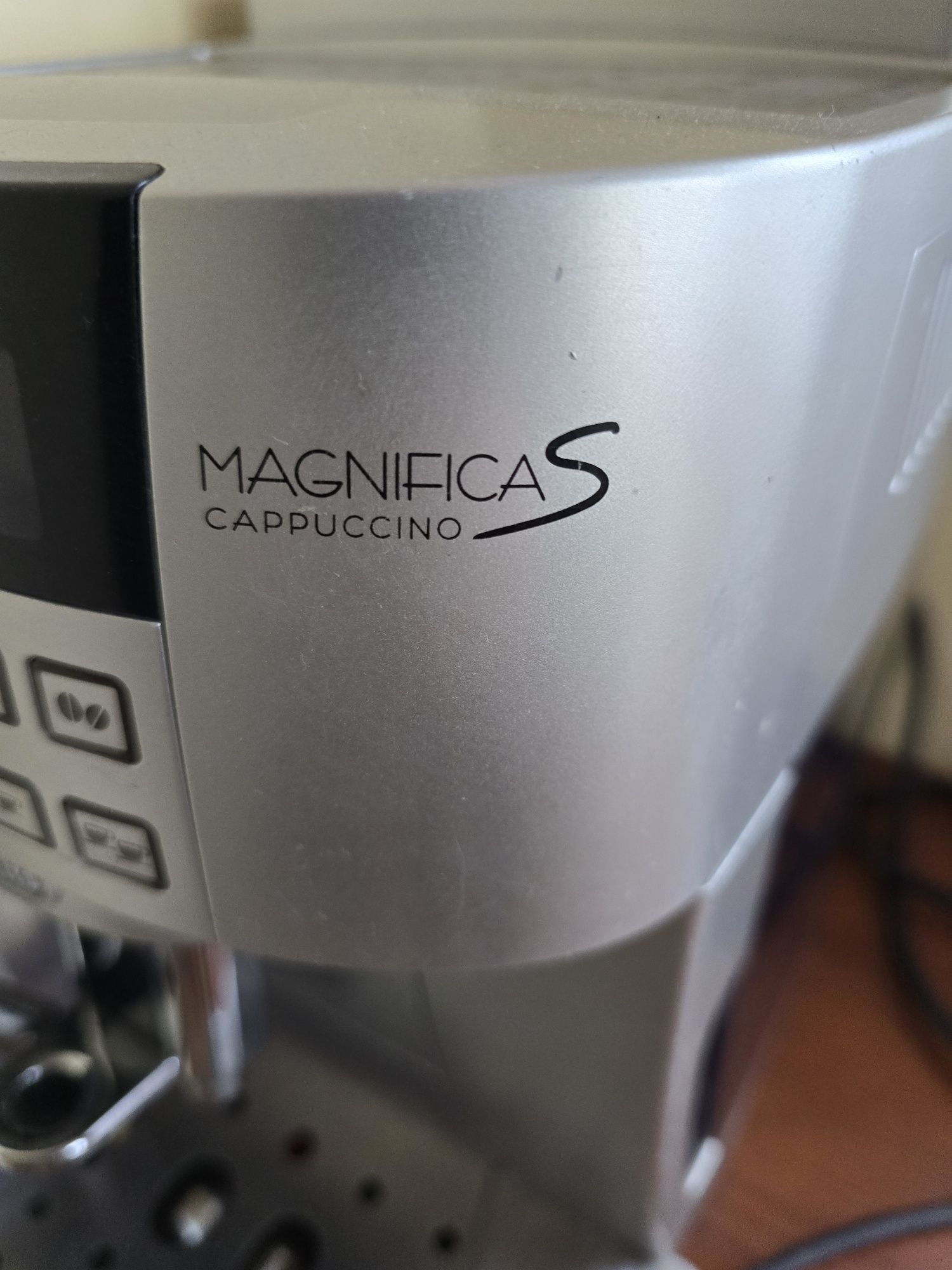 Express do kawy De'Longhi magnifica s cappuccino