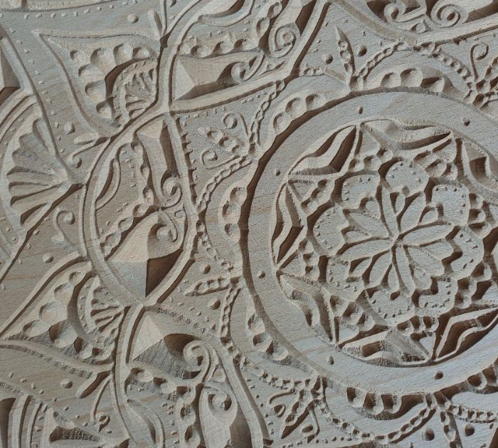 Rzeźbiona mandala kolonialny styl naturalne drewno 40cm