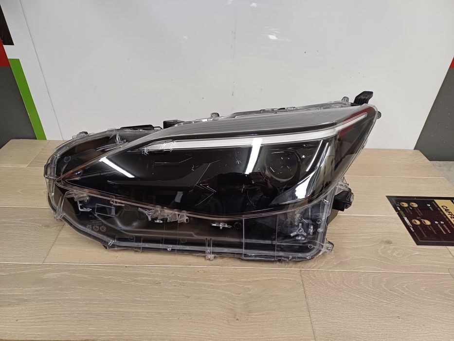 TOYOTA YARIS CROSS Reflektor Lewy Lampa Lewa Przednia Przód EUROPA
