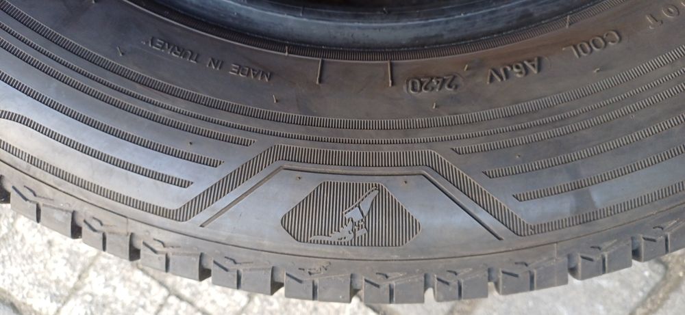 GOODYEAR 215/65R16C , pojedyńcza opona wielosezonowa wzmacniana.
