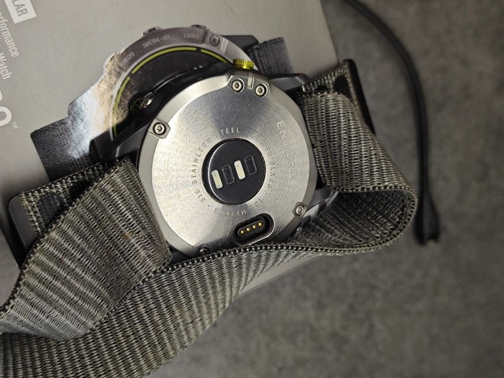Часы наручные Garmin Enduro