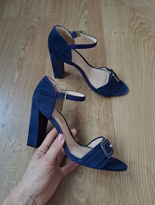 Сині замшеві жіночі босоніжки на каблуці